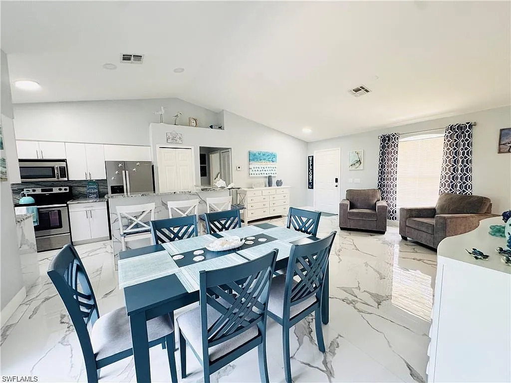 3 bed, 2.0 bath, 1586 sqft, $6,000 — Photo 4