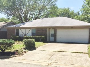 6408 Walnut Springs Dr, Arlington, TX 76001