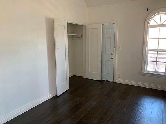 3rd image of 1005 N Hicks Ave