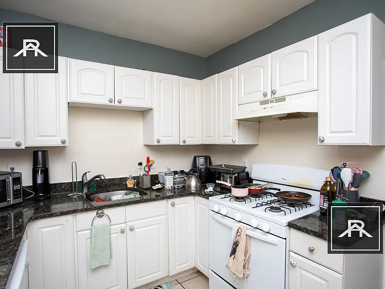 52 Egmont St #5 — Photo 1