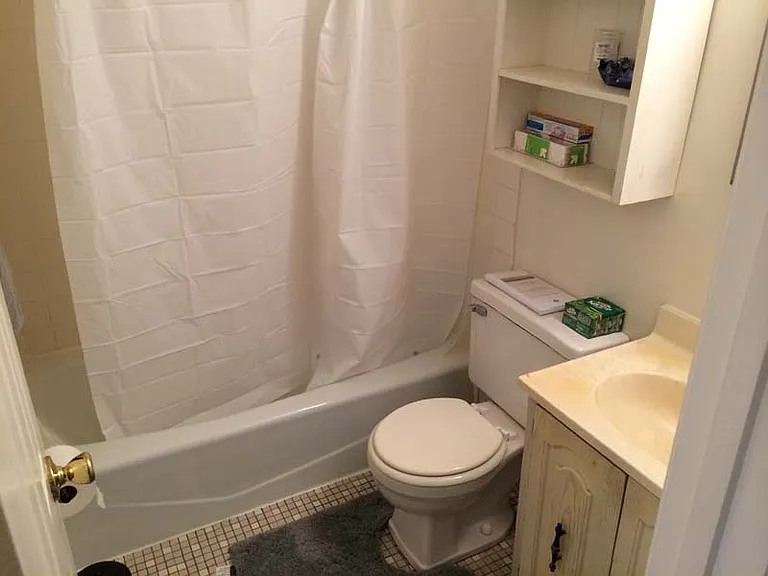 1114 E St SE #B — Photo 8