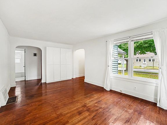 4th image of 2004 28th St