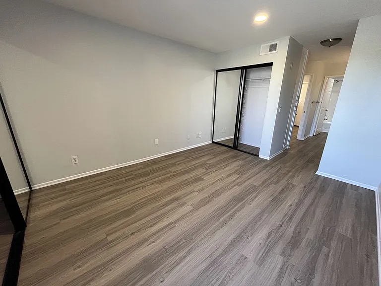 5235 Kester Ave — Photo 56