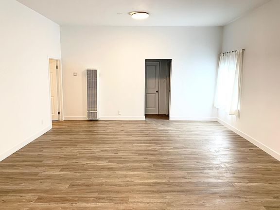 2nd image of 925 W 41st Dr #923