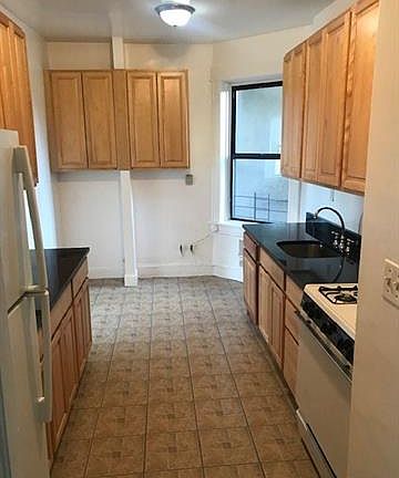 2nd image of 450 Riverdale Ave