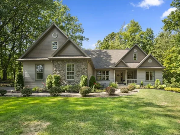 9250 Trish Ln, Chardon, OH 44024