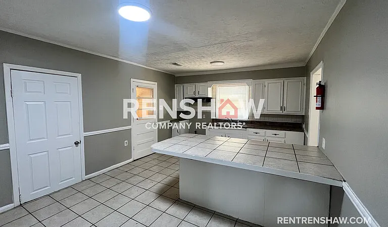 4011 Victor Dr — Photo 8