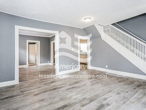 1893455_004_wm_-_living_room_12878182.jpg