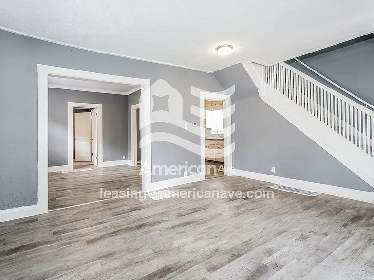 1893455_004_wm_-_living_room_12878182.jpg