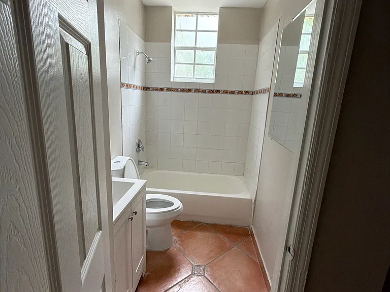329 NW 11th Ave #2 — Photo 3