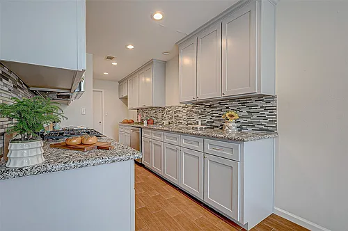 2022 Highland Hills Dr Photo 1