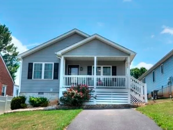 611 C St, Staunton, VA 24401