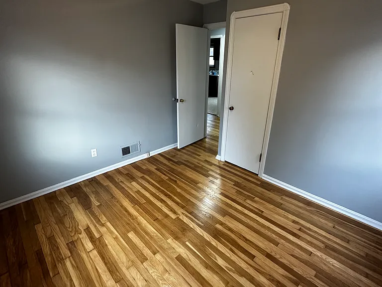 4823 Russell Ave — Photo 9