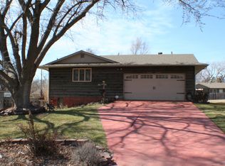1717 Meadowlake Dr, Augusta, KS 67010