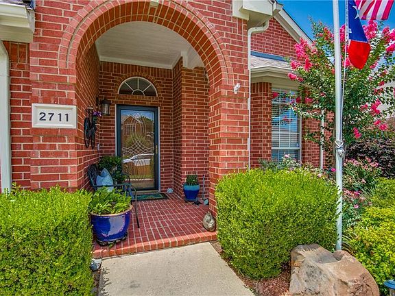 3rd image of 2711 Wandering Oak Dr