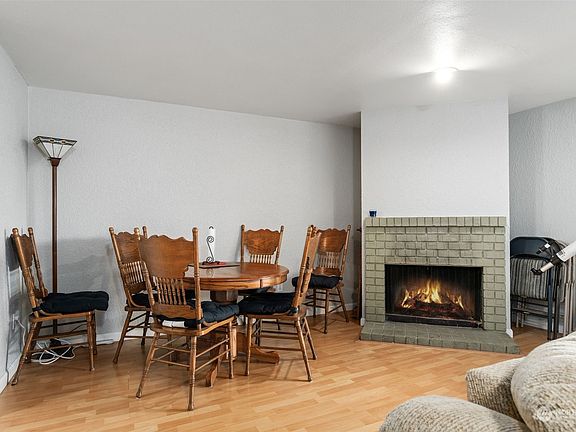 4th image of 1526 Aurora Avenue N #B