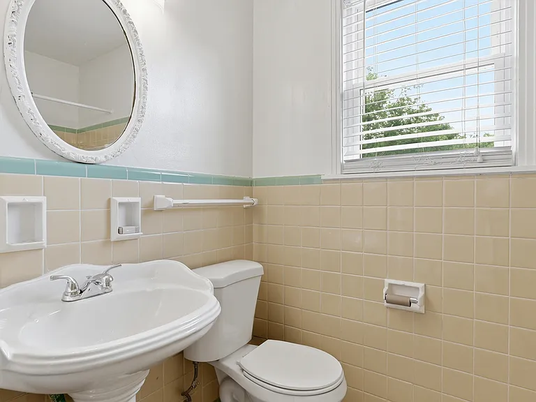 368 Oakview Dr — Photo 12