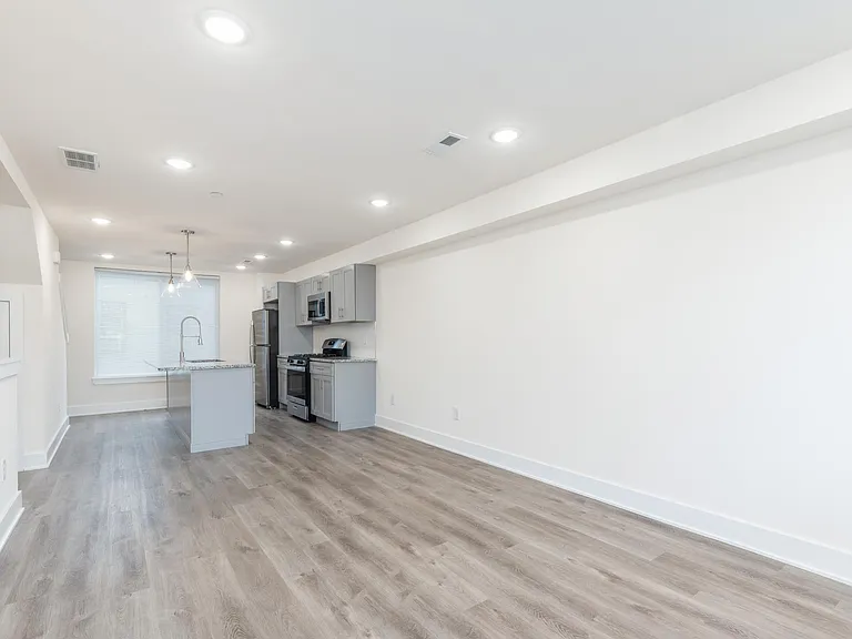 978 N 8th St #8 — Photo 4
