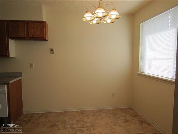 3rd image of 903 17th Ave S