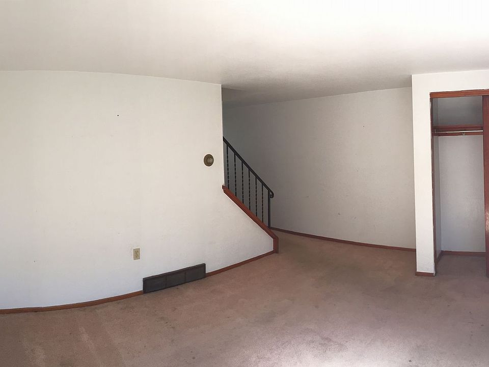 1st image of 3 Pamela Dr