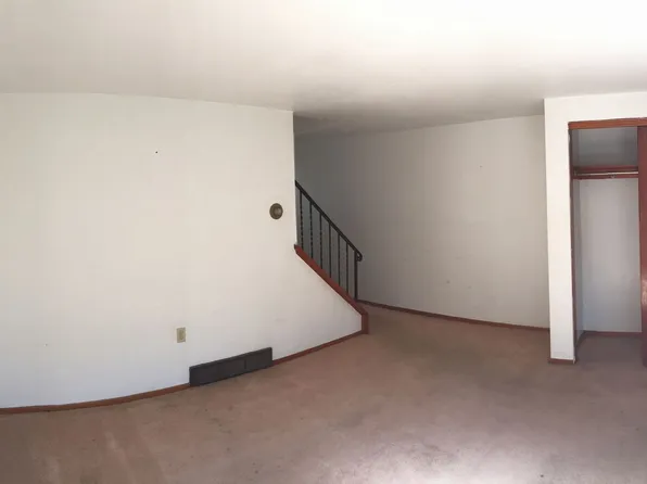 3 Pamela Dr, Pittsburgh, PA 15209