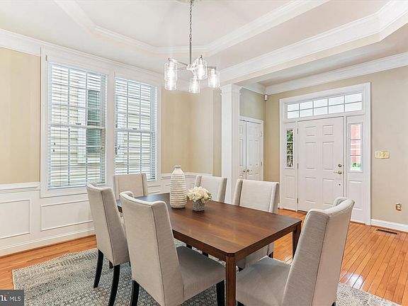 4th image of 713 Bright Meadow Dr