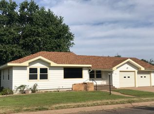 819 N Walnut St, Medicine Lodge, KS 67104