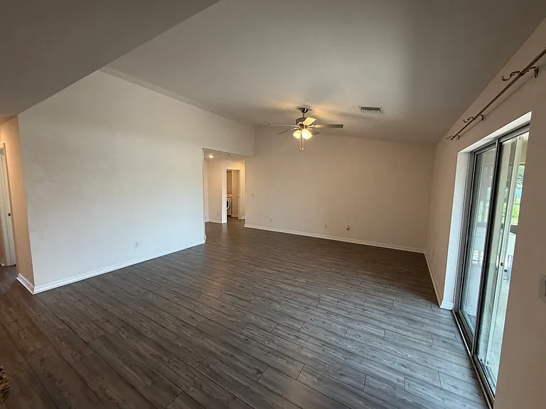 2019 NW 16th Pl — Photo 4