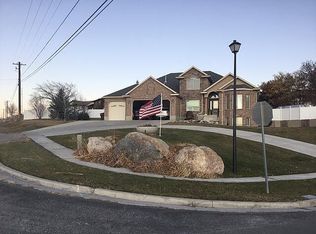 1015 N Valley View Dr, Tremonton, UT 84337