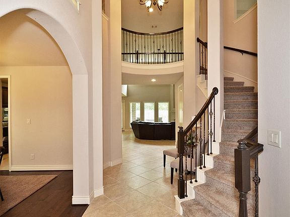 4th image of 150 Deerfield Meadow Dr