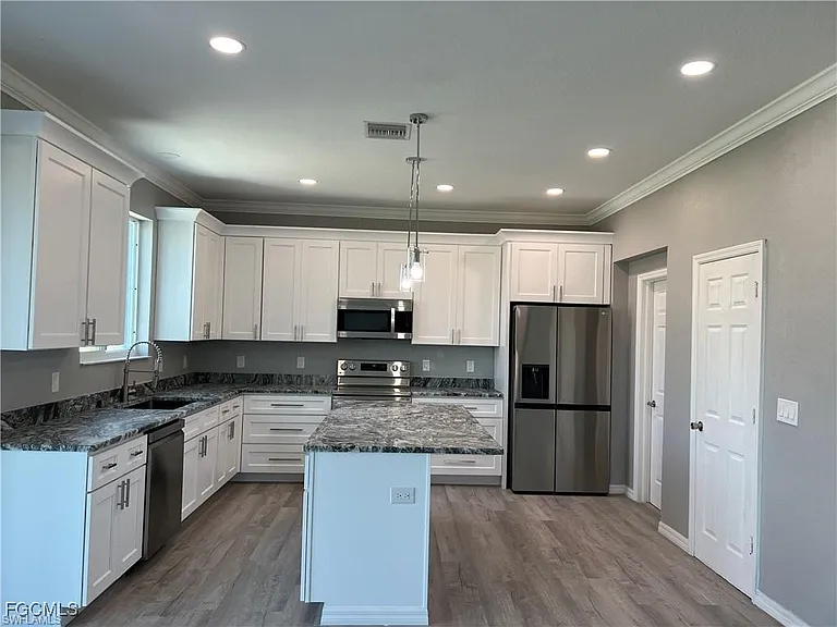 2239 SW 2nd Ln — Photo 5