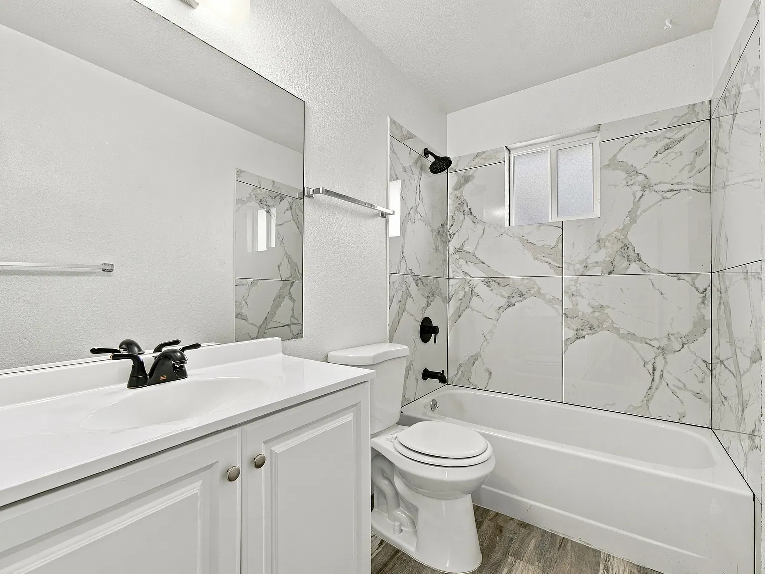 2 bed, 1.5 bath, 1000 sqft, $1,350 — Photo 3