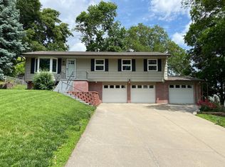 9910 Pinkney St, Omaha, NE 68134