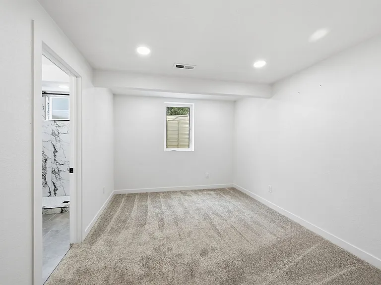 23 University Dr — Photo 30