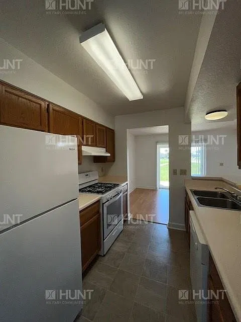 3 bed, 2.5 bath, 1244 sqft, $2,200 — Photo 3