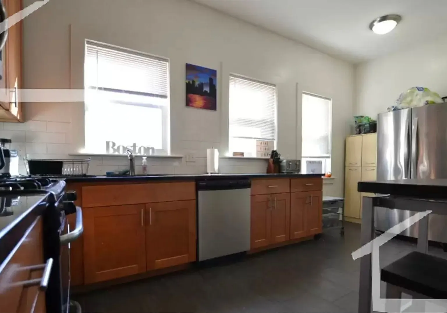 Nicely renovated 4 bed 2 bath near BU and the Green Line! — Photo 1