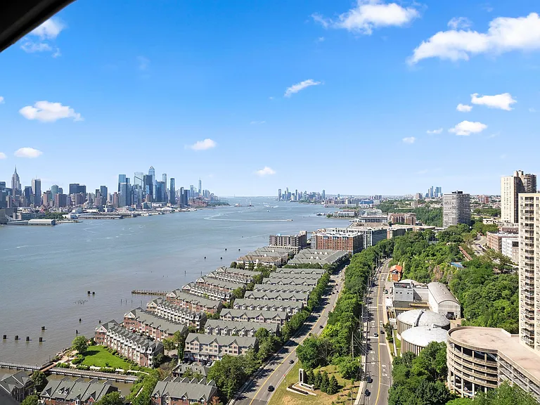 7002 Boulevard East #41-J — Photo 17