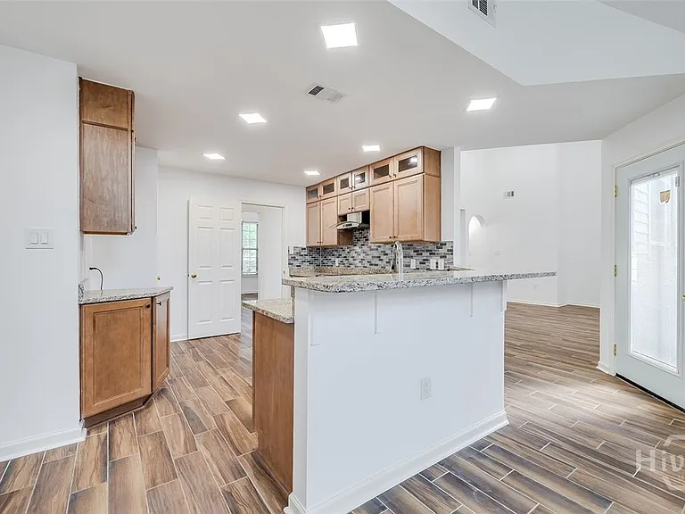 108 Village Lake Dr — Photo 13