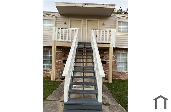 Building Photo - 1502 Oleander Dr #C