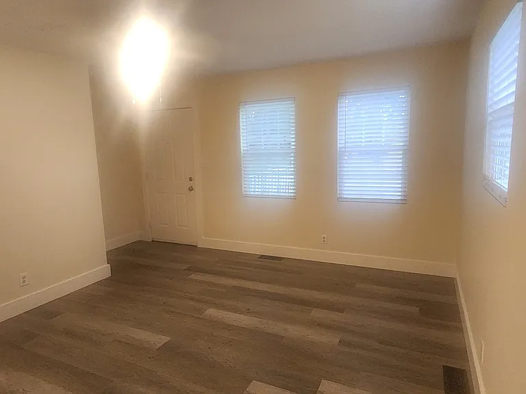 410 Washington St — Photo 4