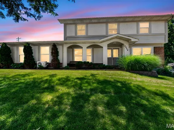2902 Flameglow Dr, Saint Louis, MO 63129