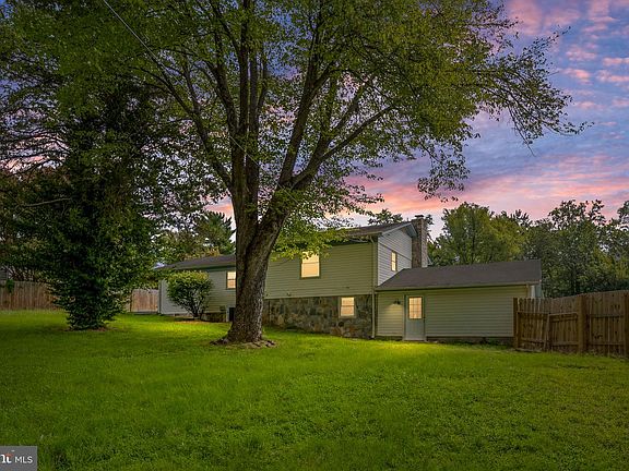 3rd image of 605 Payton Dr