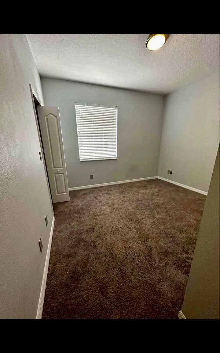 2 bed, 1000 sqft, $1,200 — Photo 4