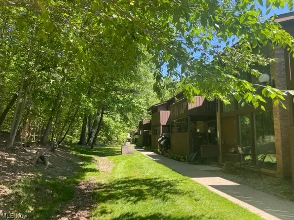6840 Carriage Hill Dr #D-46, Brecksville, OH 44141