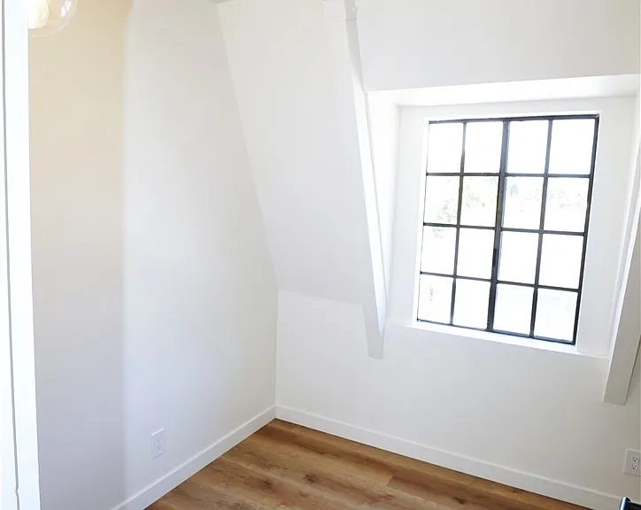 2615 Manhattan Ave — Photo 21