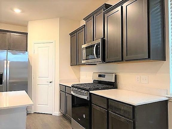 4th image of 3959 Oakwood St