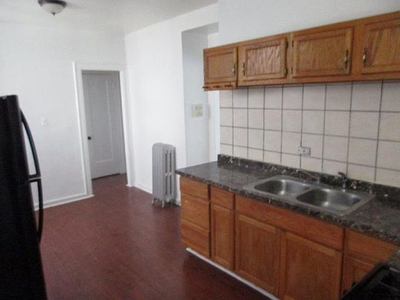 2nd image of 5160 S King Dr APT 1
