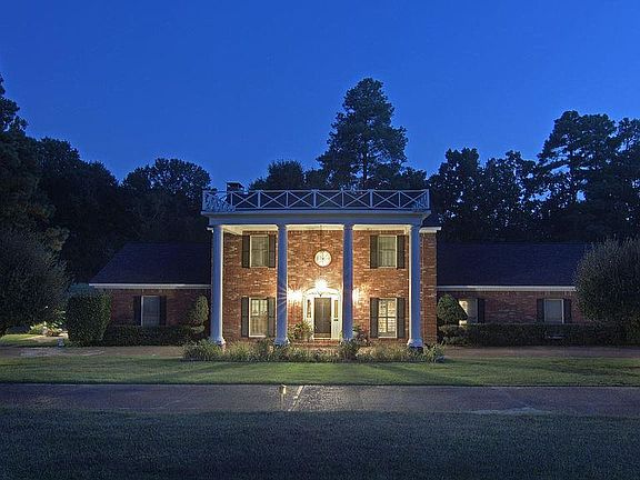 3rd image of 28 Dogwood Lake Dr