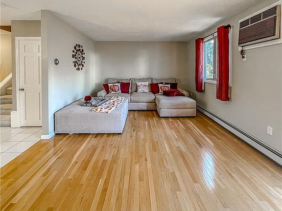 2nd image of 9 Primrose Ln