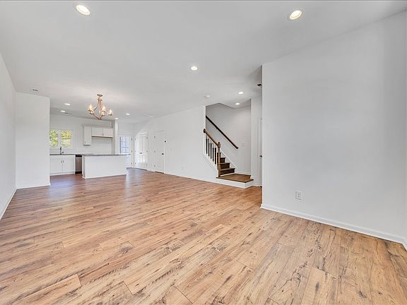 5th image of 2070 Kyles Way